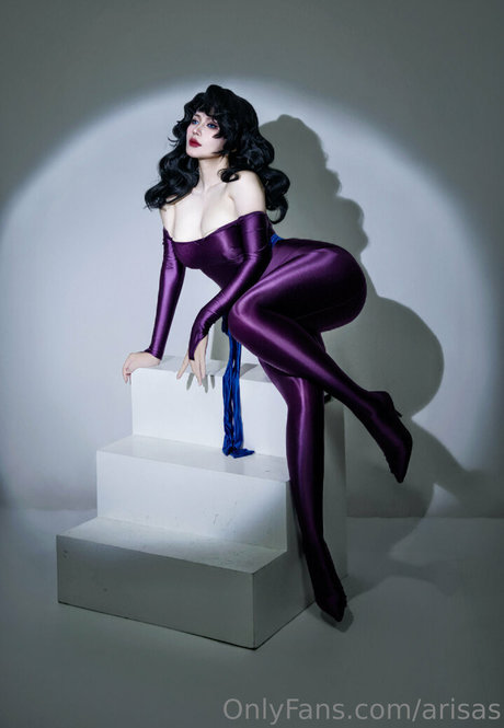 Arisa S exklusive akt bild