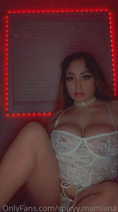 spicyy mamiana hübsche perfekte bild