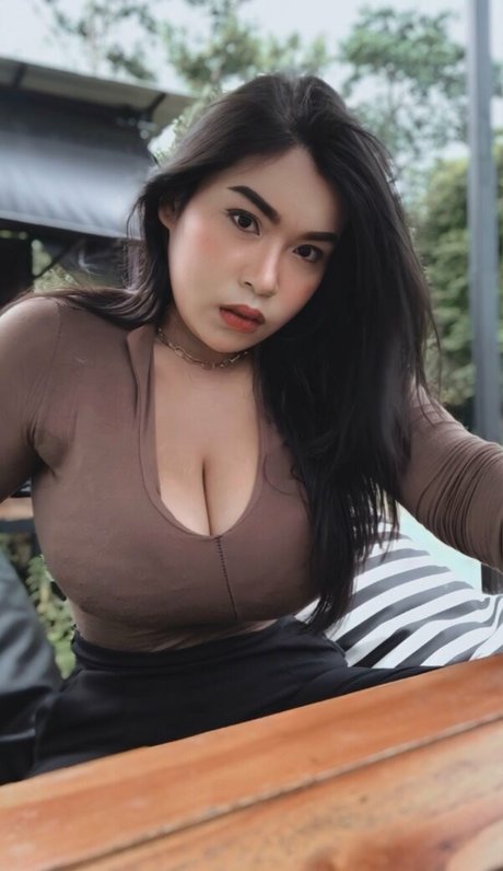 Pafun Chusri nackt nette bild