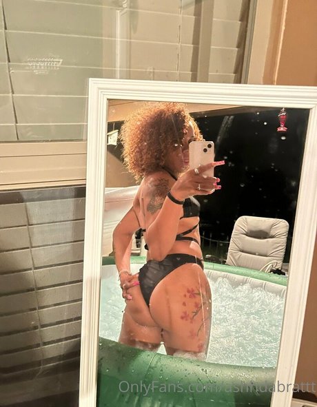 ashhdabrattt freie nackt bild