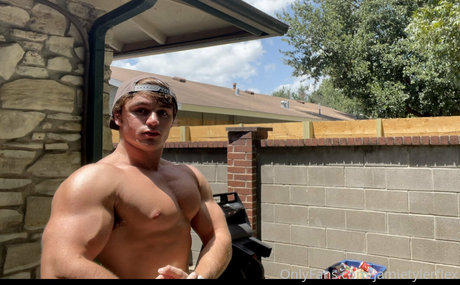 jamietylerflex nacktheit xxx bilder