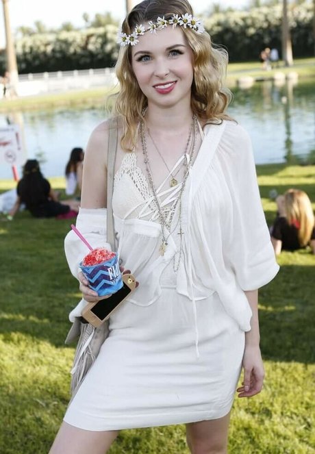 Kirsten Prout perfekte hd bilder