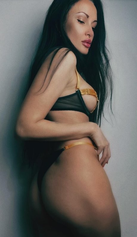 Tamila Flirt Couture xxx akt galerien