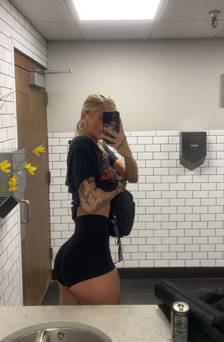 Ryrenee nackt xxx fotos