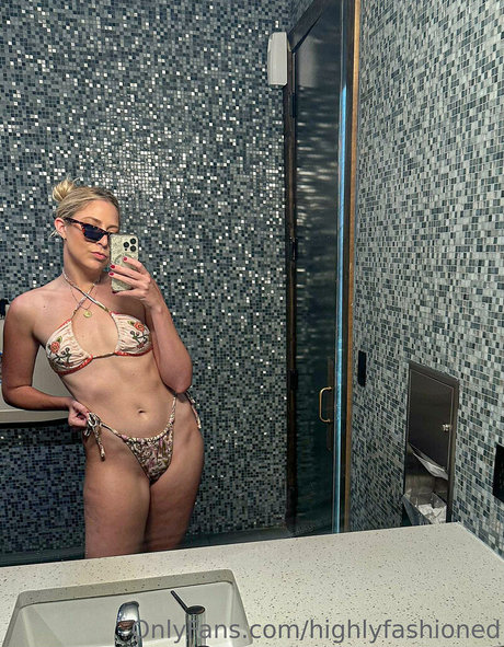 Highlyfashioned Hayley exklusive schöne bild