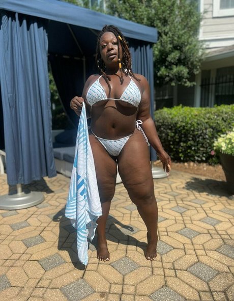 freethixen model top foto