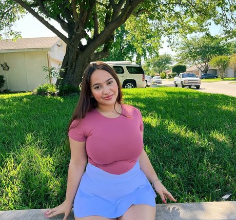 Ellie Johnston model beste bild