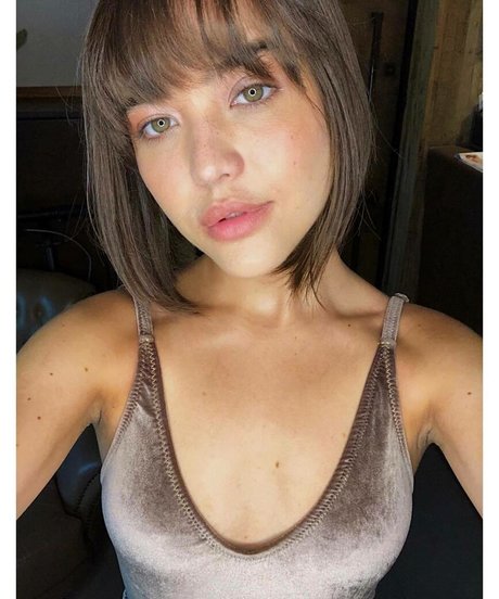 Bella Piero model akt foto