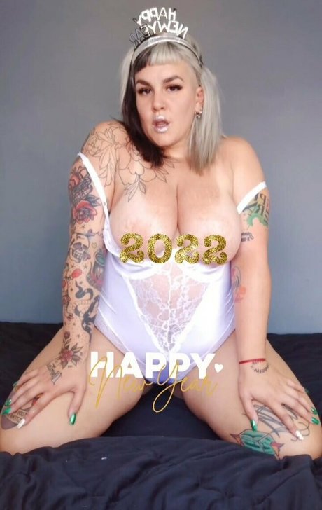 dadabitch kunst nackt galerie