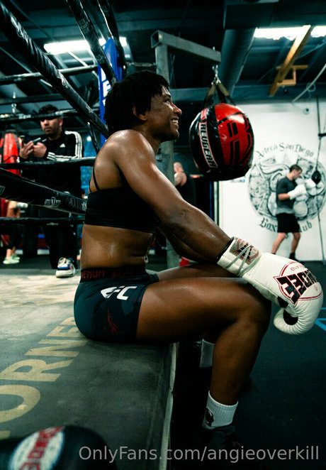 angieoverkill model freie bilder