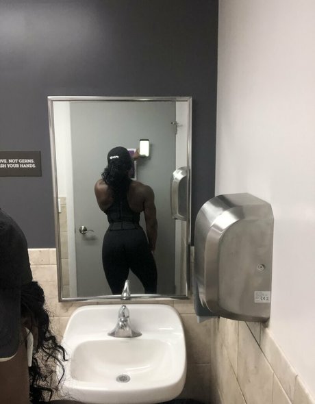 ebonymuscle nackt exklusive bilder