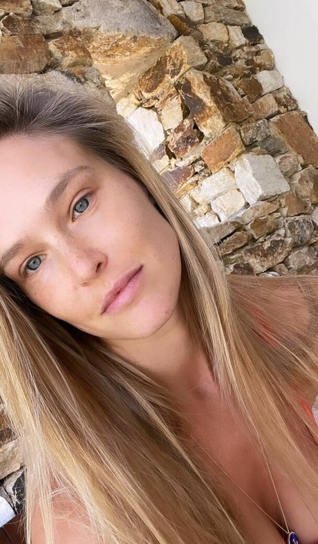 Bar Refaeli sexy kunst galerien