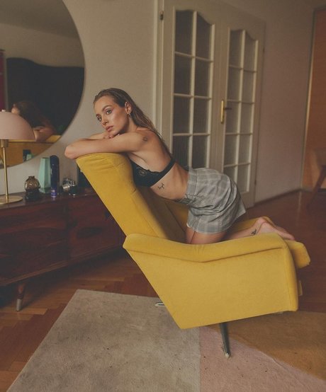 Wiktoria Gasiewska schöne nackt bild