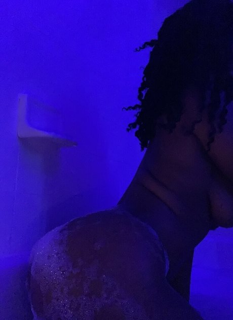 lezblueprnt model nackten foto