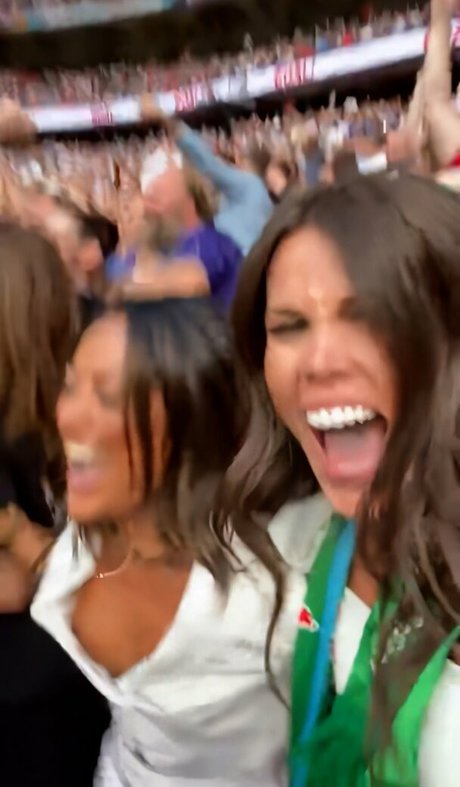 Jules Breach kostenlose nackten bild