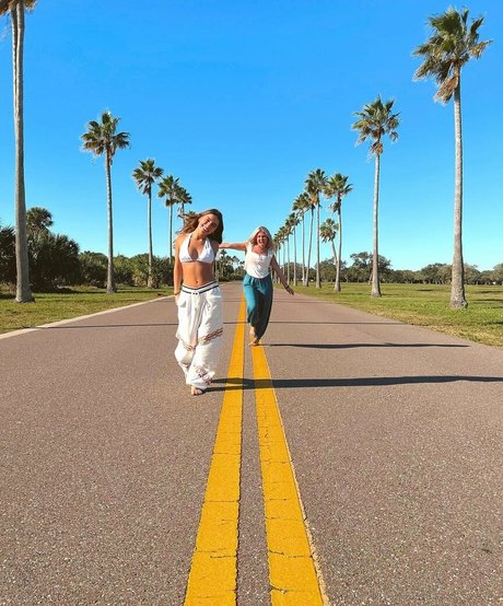 Ellie Dobleske kunst akt galerien