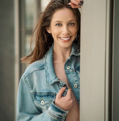 Emuna Zuzut schauspielerin sex galerie