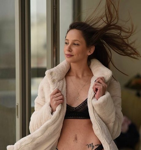 Emuna Zuzut porno nette galerien