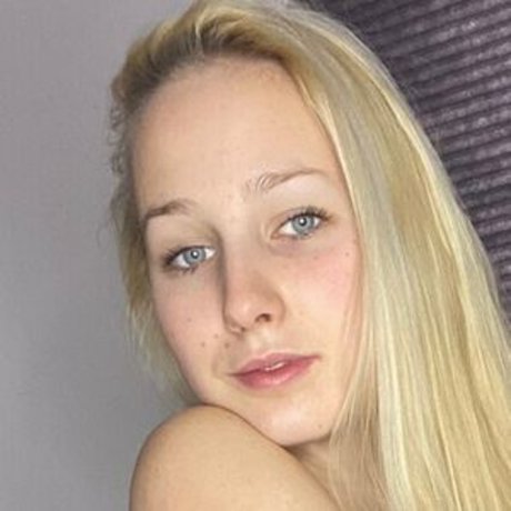 miaa 699 erwachsene nackten bilder