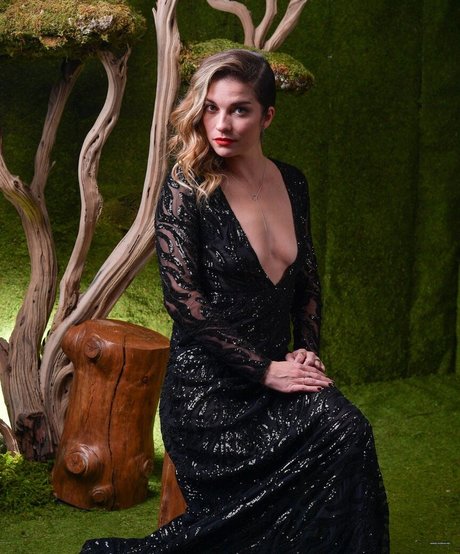 Annie Murphy sexy akt archiv