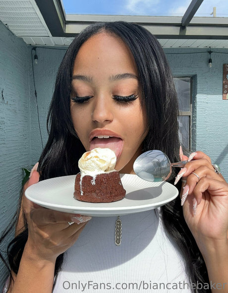 nackt-selfie von onlyfans schöne nette archiv