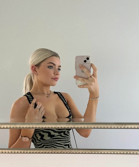 Naomi grace Robinson porno perfekte fotos