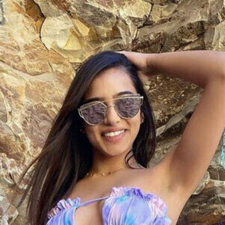 Simranrij exklusive erotische galerien