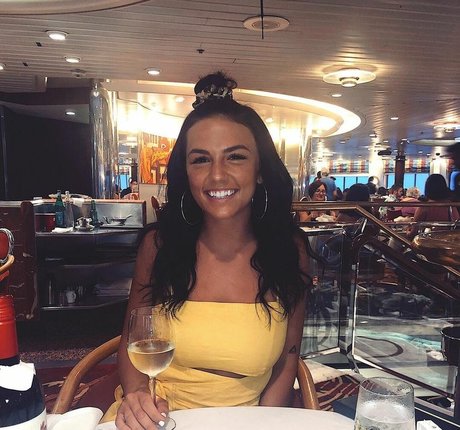 Taylor Horner schauspielerin schöne galerien