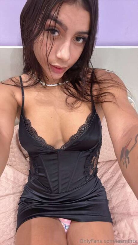 iasmints nackt pornographische fotos