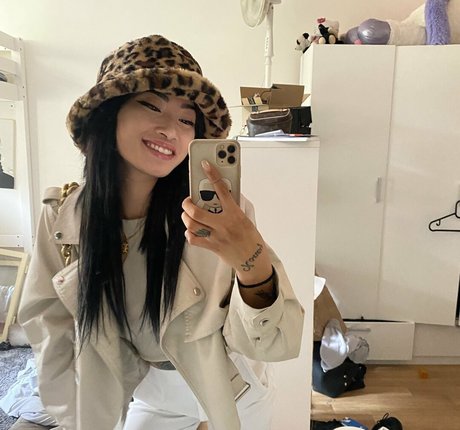 asianiina schauspielerin nackten bild