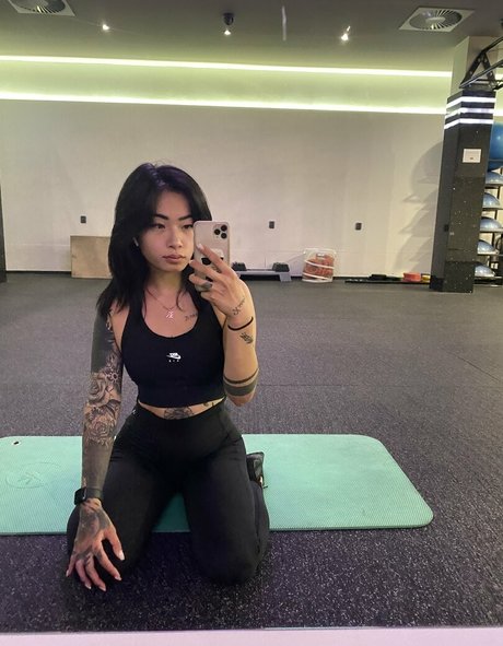 asianiina schauspielerin schöne bild