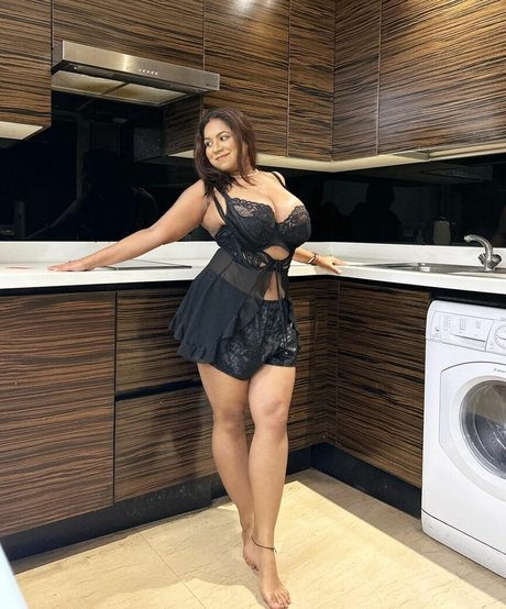 Charu S erotische freie bilder