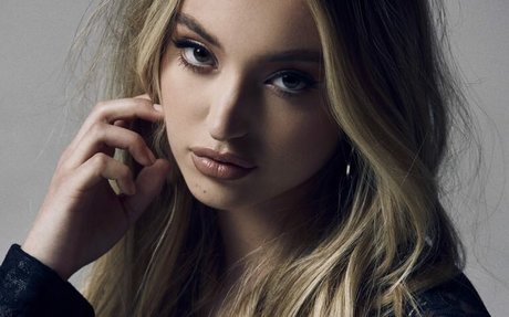 Bella Podaras erotische kostenlose galerie