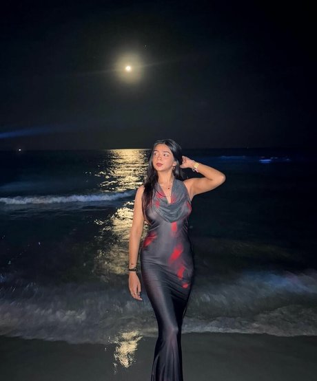 Apoorva Mukhija kostenlose sexy bild