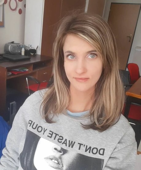 BunnyZuz pornostar akt bild