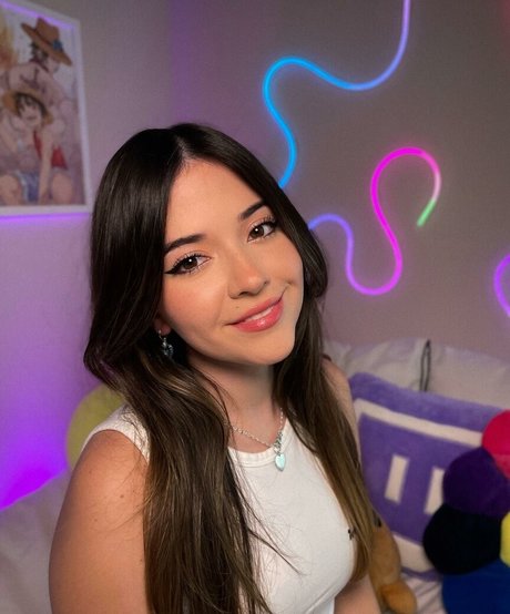 Melibela erwachsene nackte bild