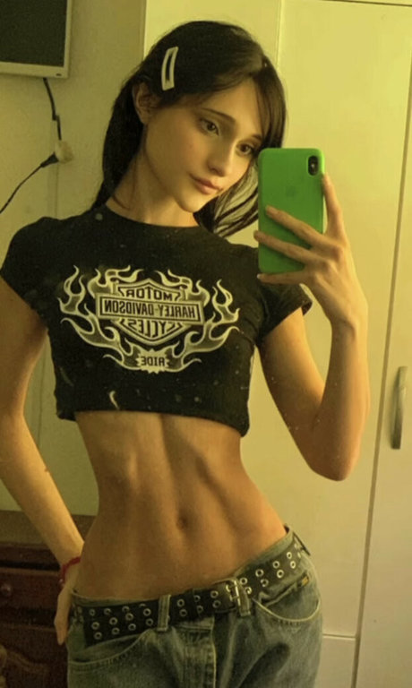 Maxima Sahar exklusive akt fotos