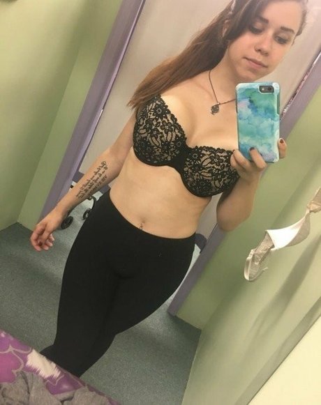 Emily Giangaspro schöne hübsche galerie