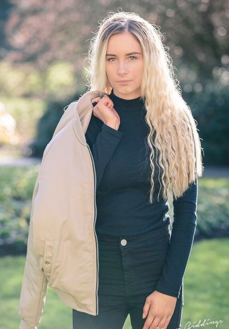 Faylee Oxenham sexy erwachsene foto