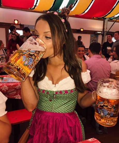 Allie Rosadino top nackte fotos