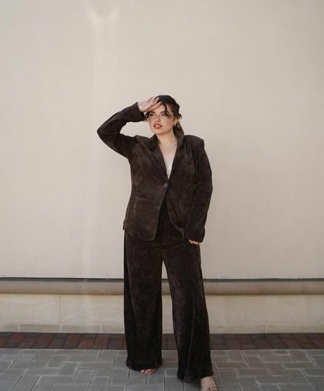 Alondra Larson hd schöne bild