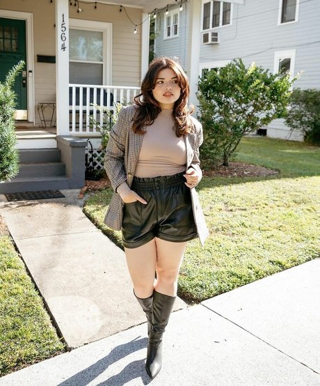 Alondra Larson kunst erwachsene foto