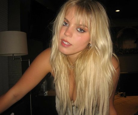 Renee Rapp pornostar schöne archiv