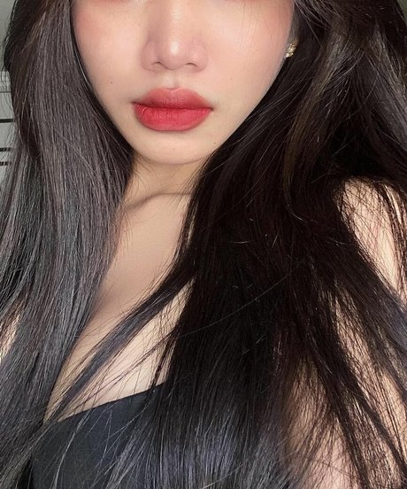 Juu Lynn model freie bilder