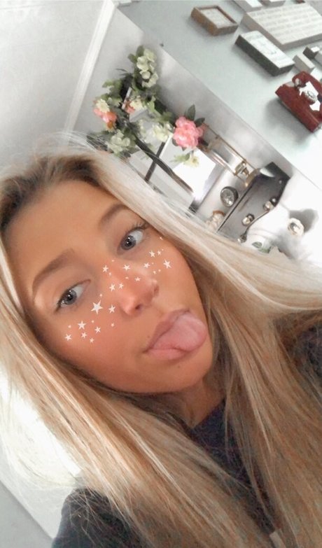 Chelsea Mariani model nackt fotos