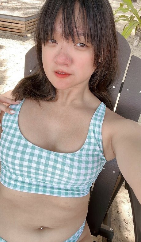 Yousoromi model nackten foto