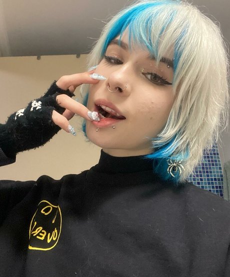 Luh Setra hd sexy bild