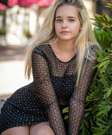 Valkyrie Mcfey model akt galerien