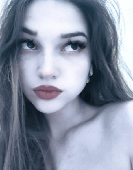 qanqyz45 schauspielerin schöne fotos