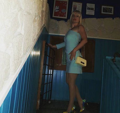 Anya87 top hübsche galerie